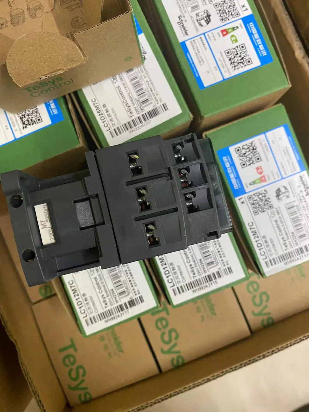 Brand New Sch-Neider LC1d09m7 Contactor LC1d 9A DIN Rail 600VAC 3pst-No 3 Pole 7.5HP Good Price